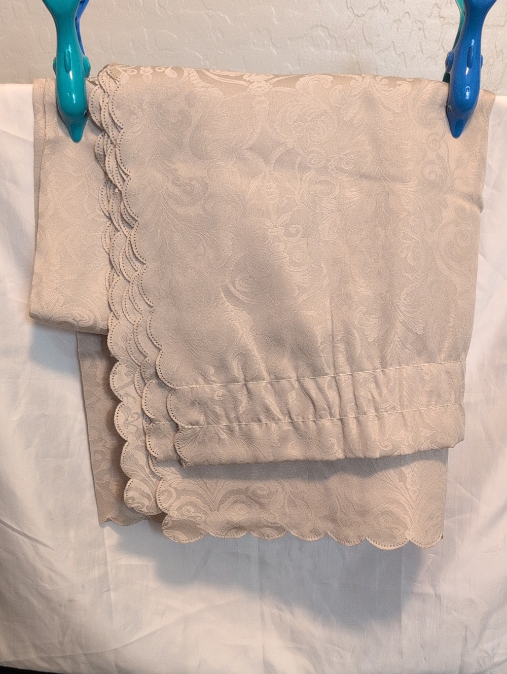 Classic Scalloped Jacquard Curtain in Taupe
